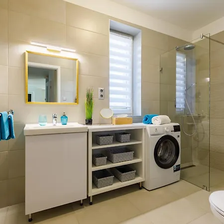 Blue4 アパート Balatonfůzfő